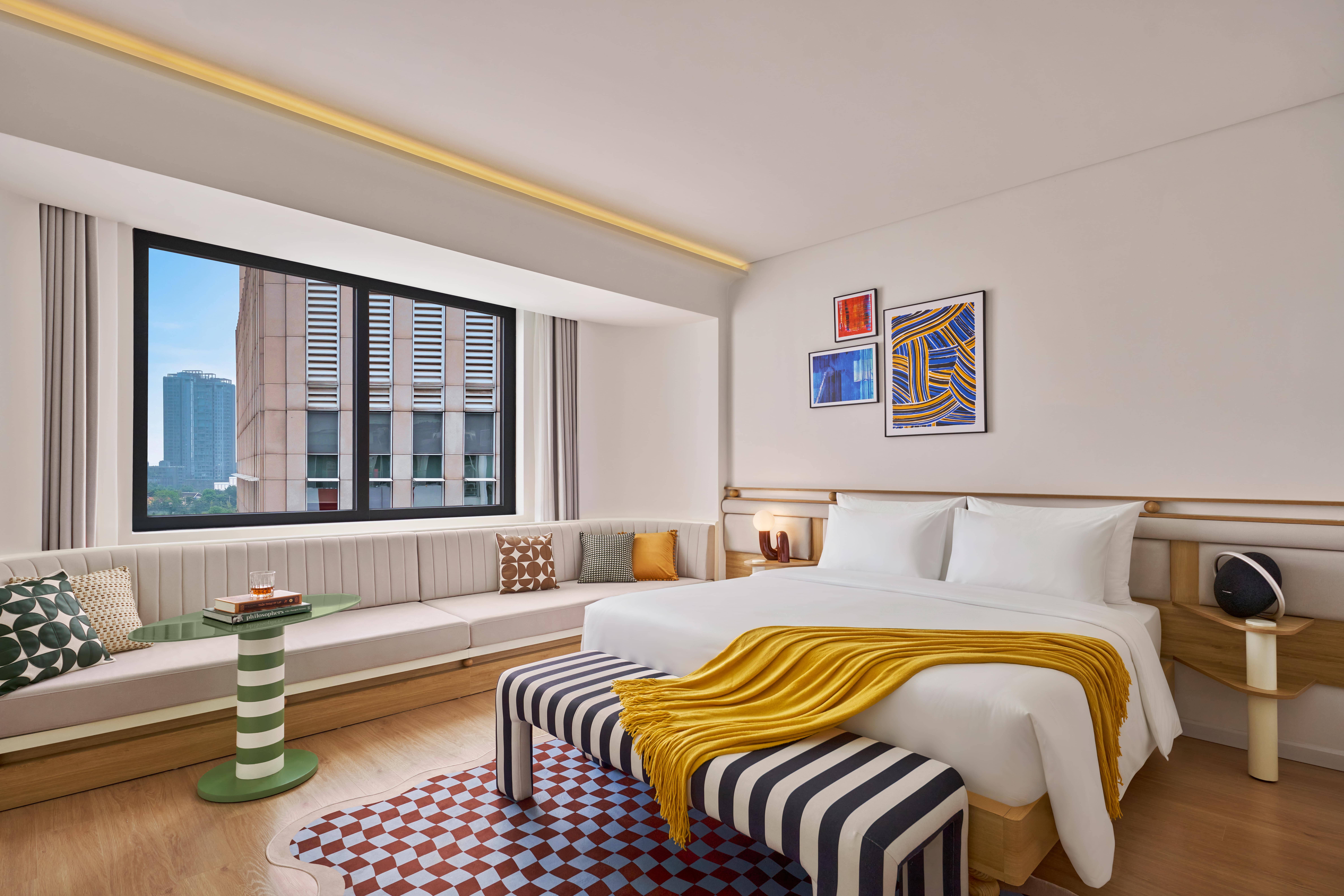 savvy by m village room min