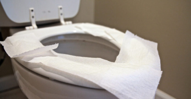 lot giay ve sinh len bon cau