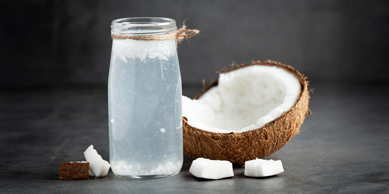 bolehkah minum air kelapa setiap hari ini penjelasan ahli gizi ipb university