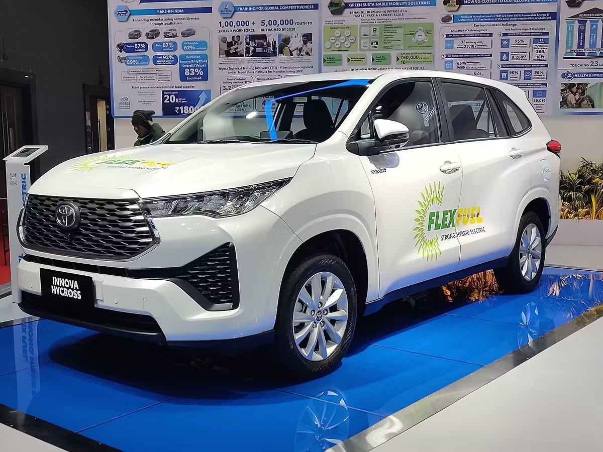 toyota innva cross e85 1