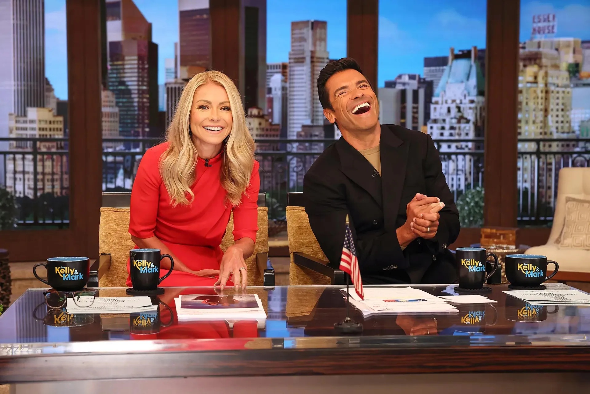 kelly-ripa-begged-for-invite-to-diddys-yacht-in-poorly-timed-live-with-kelly-and-mark-rerun-20.jpg