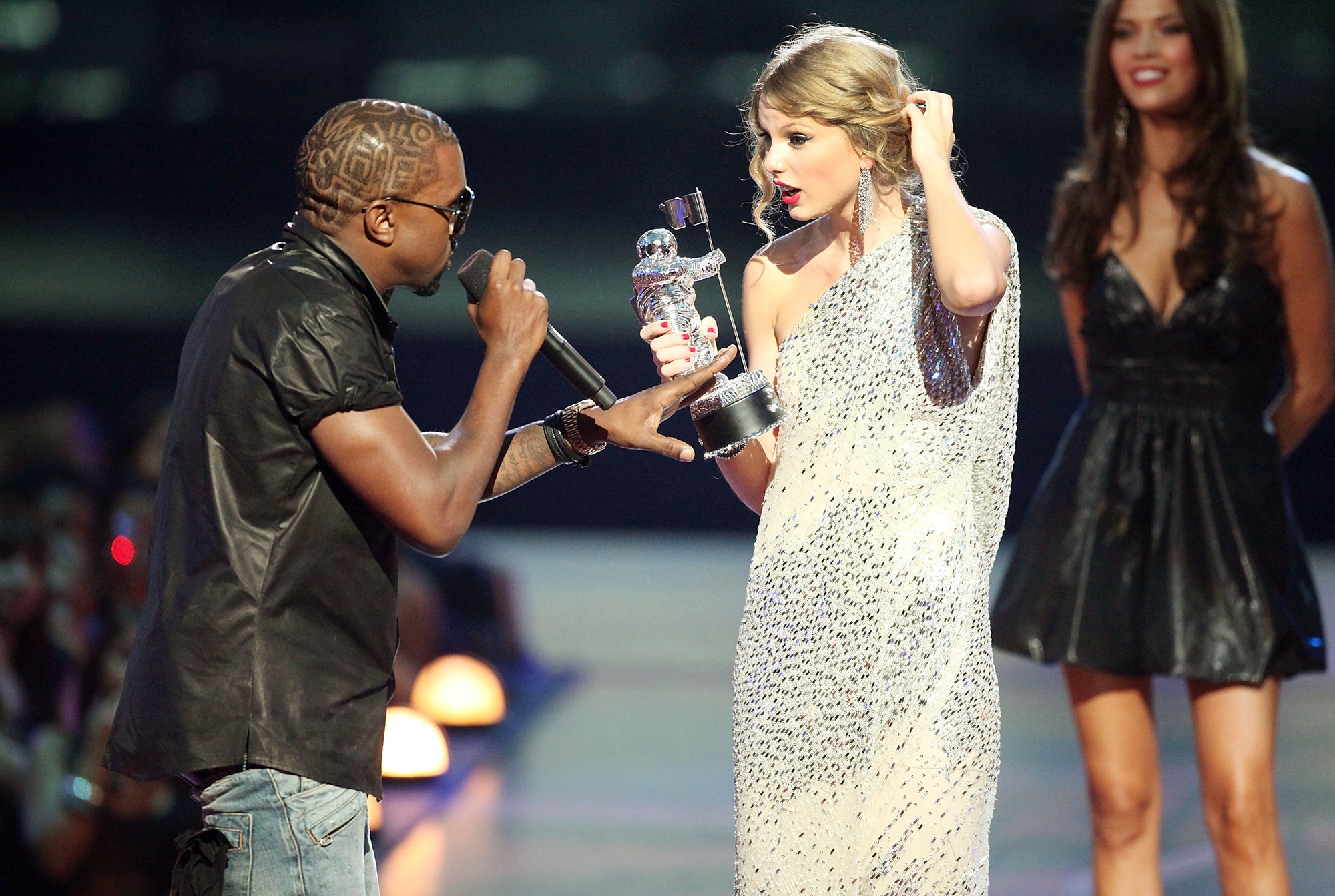 taylor-swift-kanye-west-2009-gra.jpg