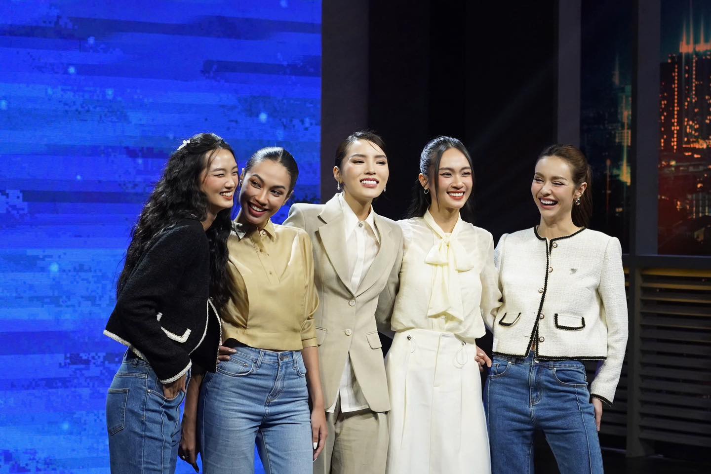 dan hoa hau miss universe vietnam