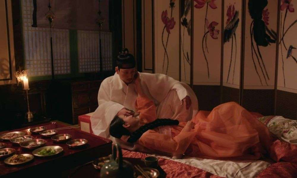 the queen who crowns mendapat ra