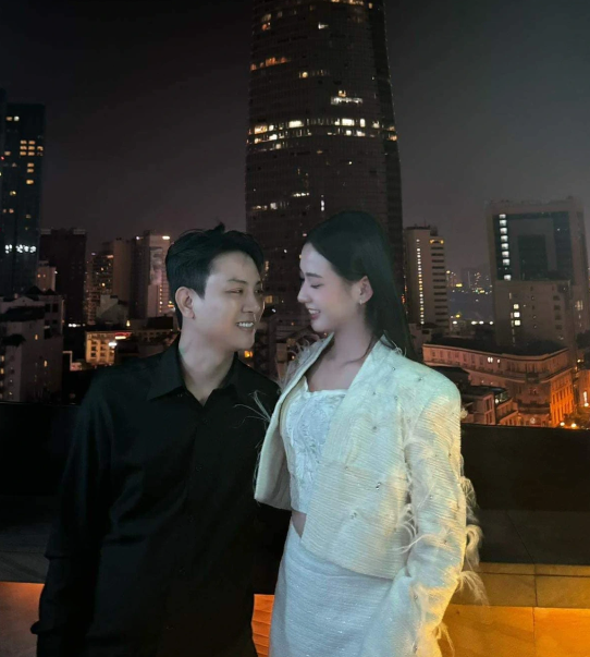 ban gai 2k3 kem 8 tuoi vua duoc hoai lam cong khai la ai sao 2 1710299103 452 width542height603 17401465415371205741787