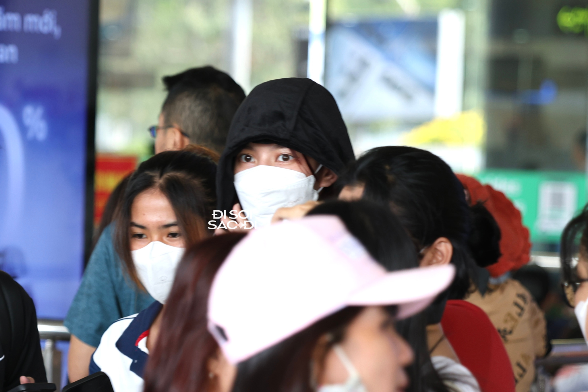 sau thoi gian cong tac tai nuoc ngoai hoa hau thuy tien da dap chuyen bay ve nuoc vao sang nay