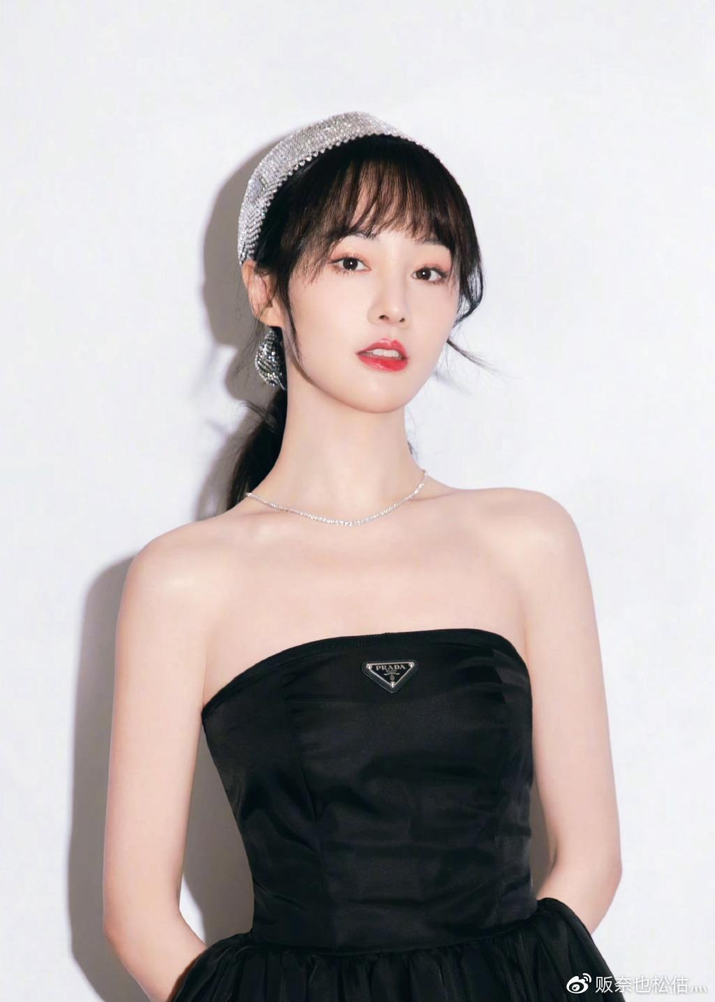 nu than thanh xuan o nha hon 500