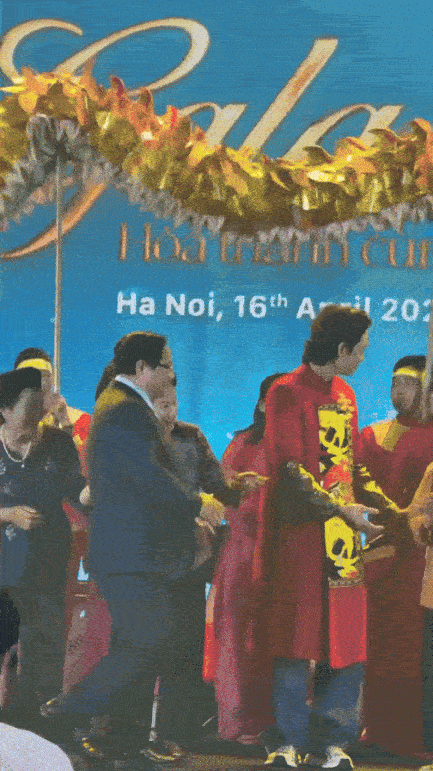 binhluan1online video cuttercom3 ezgifcom video to gif converter 1compressed 1744859811170 17448598136261642049356compressed