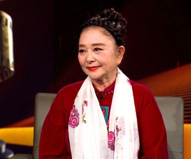 nsut thanh loan ven man vai dien