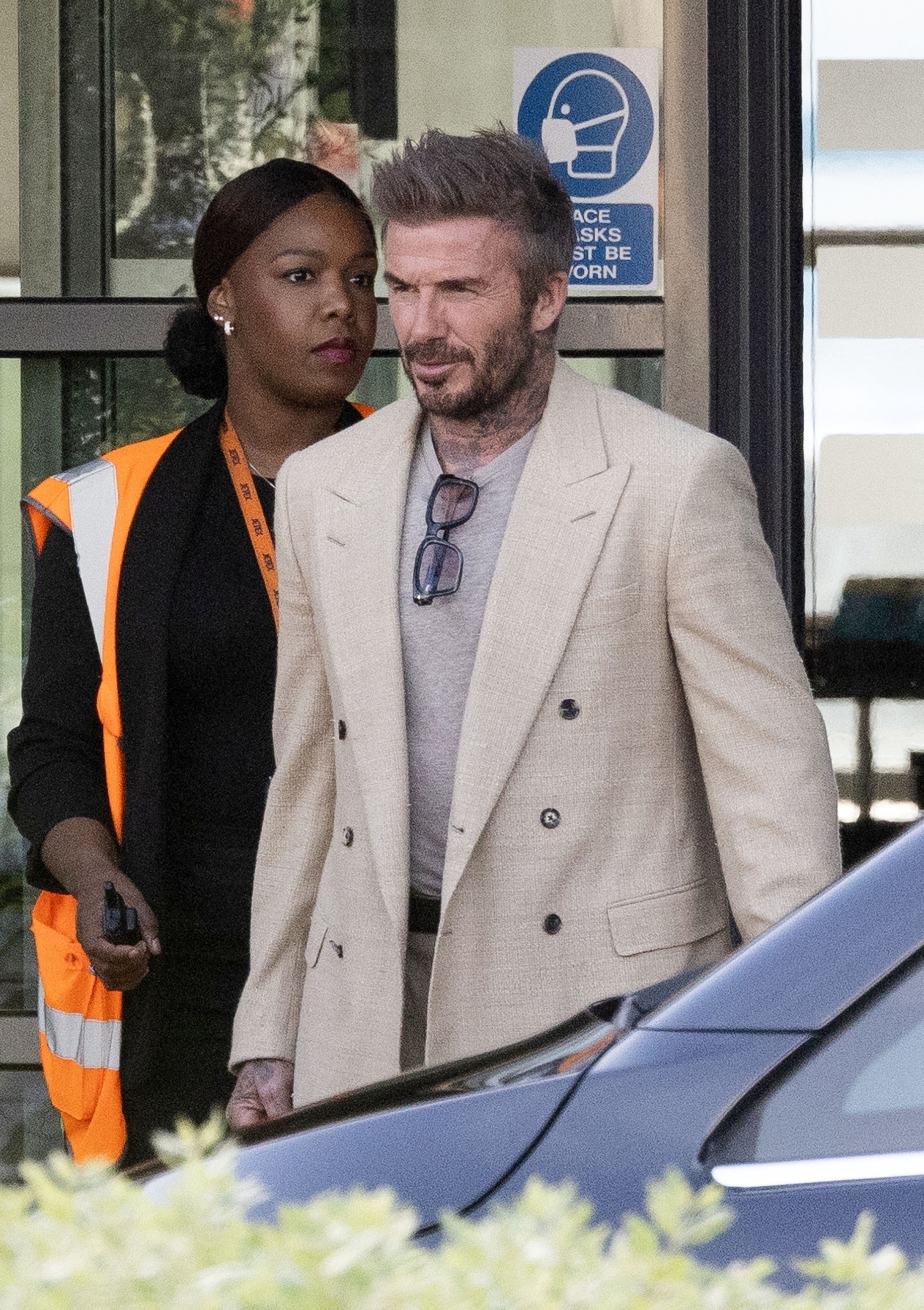 beckham family arrives paris le 1