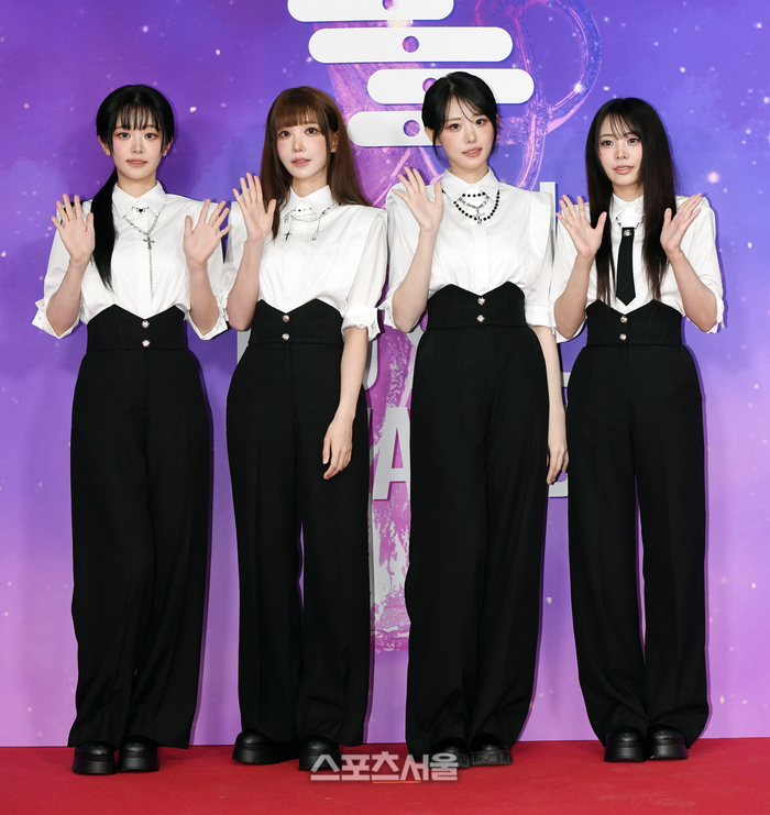 Thảm đỏ Seoul Music Awards: Nữ thần nhan sắc Miyeon (G)I-DLE đẹp phát sáng, 