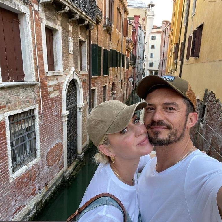 Katy Perry ở đâu trong lúc Orlando Bloom "tà lưa" gái lạ tại đám cưới tỷ phú Jeff Bezos? - Ảnh 8. Katy Perry ở đâu trong lúc Orlando Bloom "tà lưa" gái lạ tại đám cưới tỷ phú Jeff Bezos? - Ảnh 8.