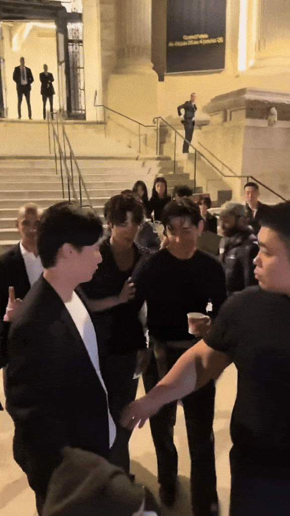 ezgif 5d049df9d473ab