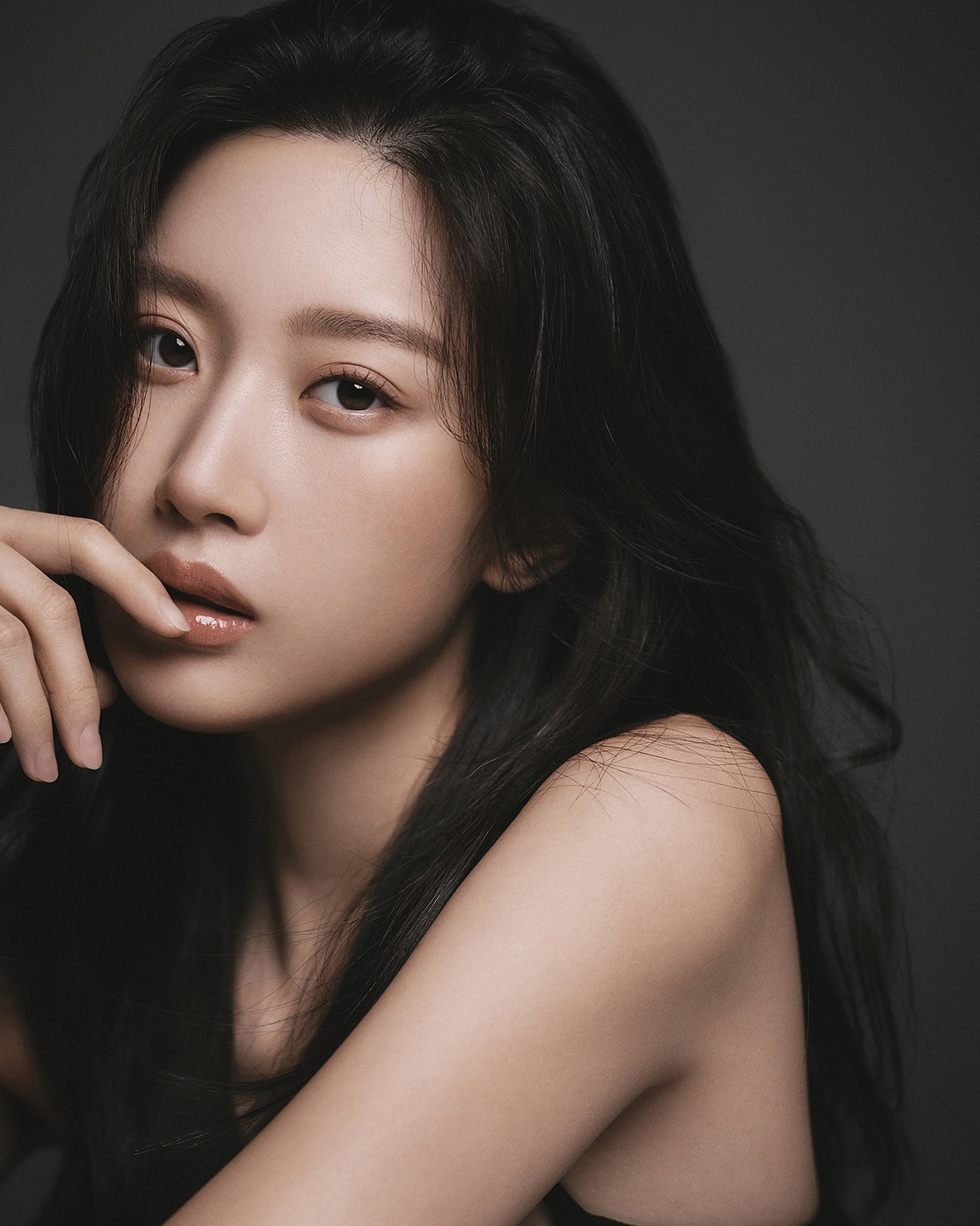 hunyoungsang heartsultrapeku and peakjofficial may be an image of 1 person and hair 1722844044895899115180 1722859606833 1722859607063884702078 1751875483354730816309