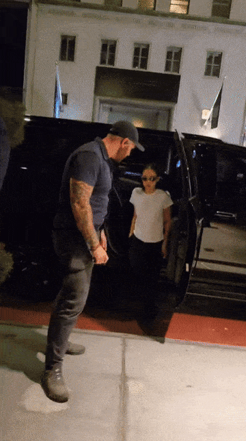 ezgif 4e693c6111e004