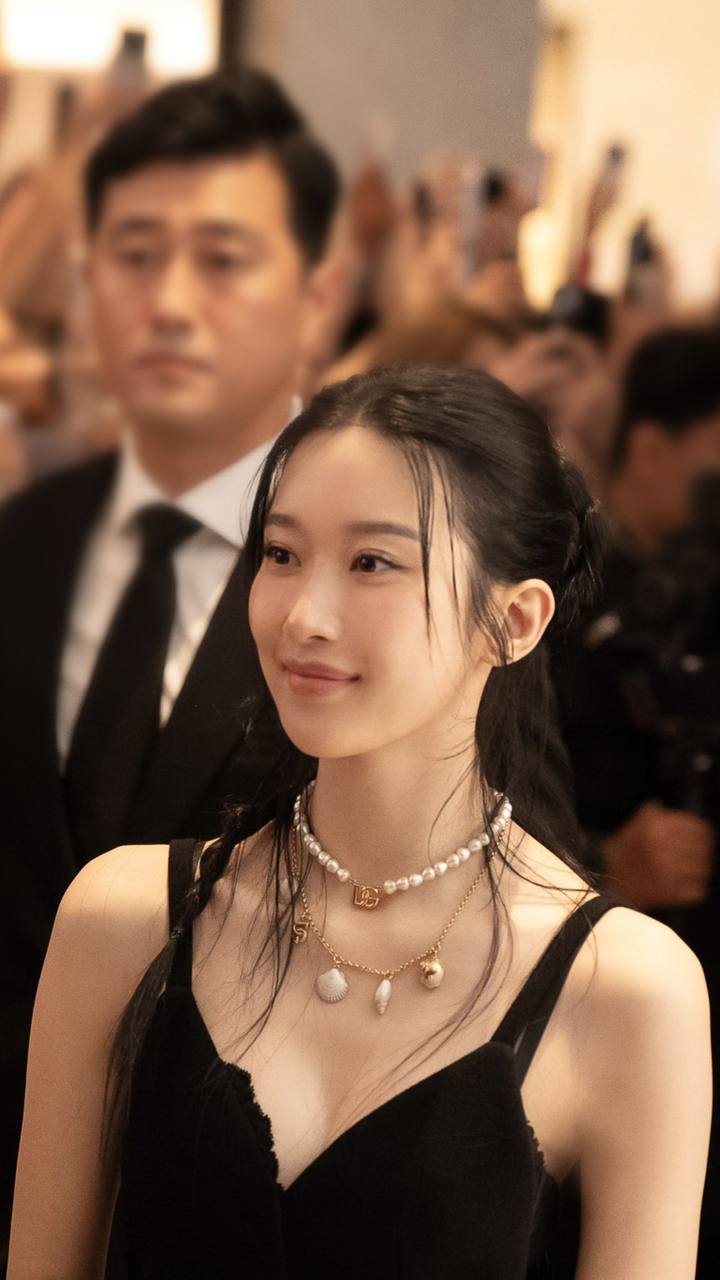 photo6113745646910556217y