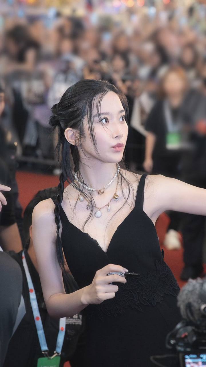 photo6113745646910556218y