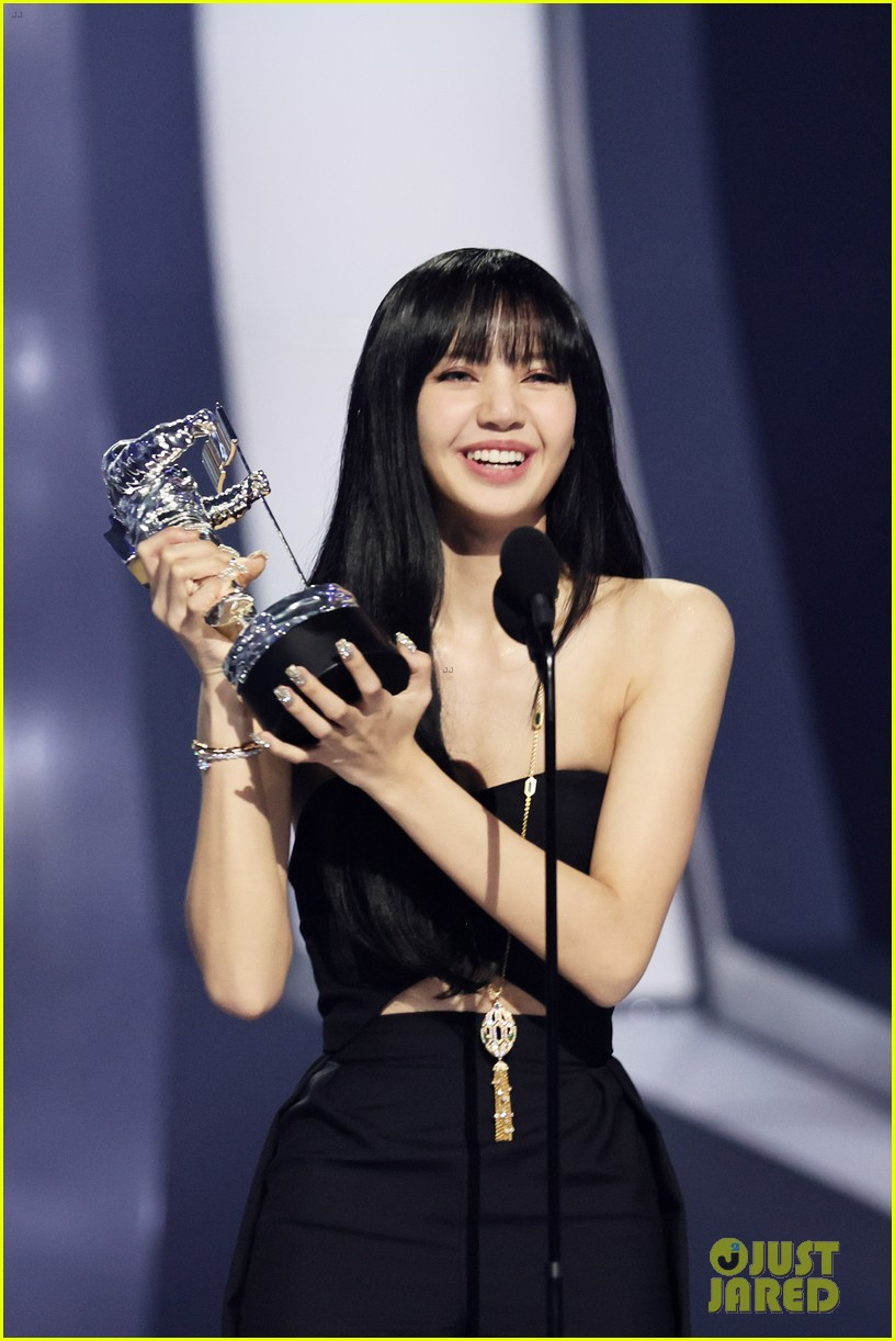 blackpink lisa wins best kpop ma