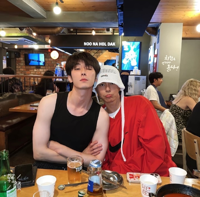 008g3ymxgy1i5l5bx4kk6j30wr0w5n79