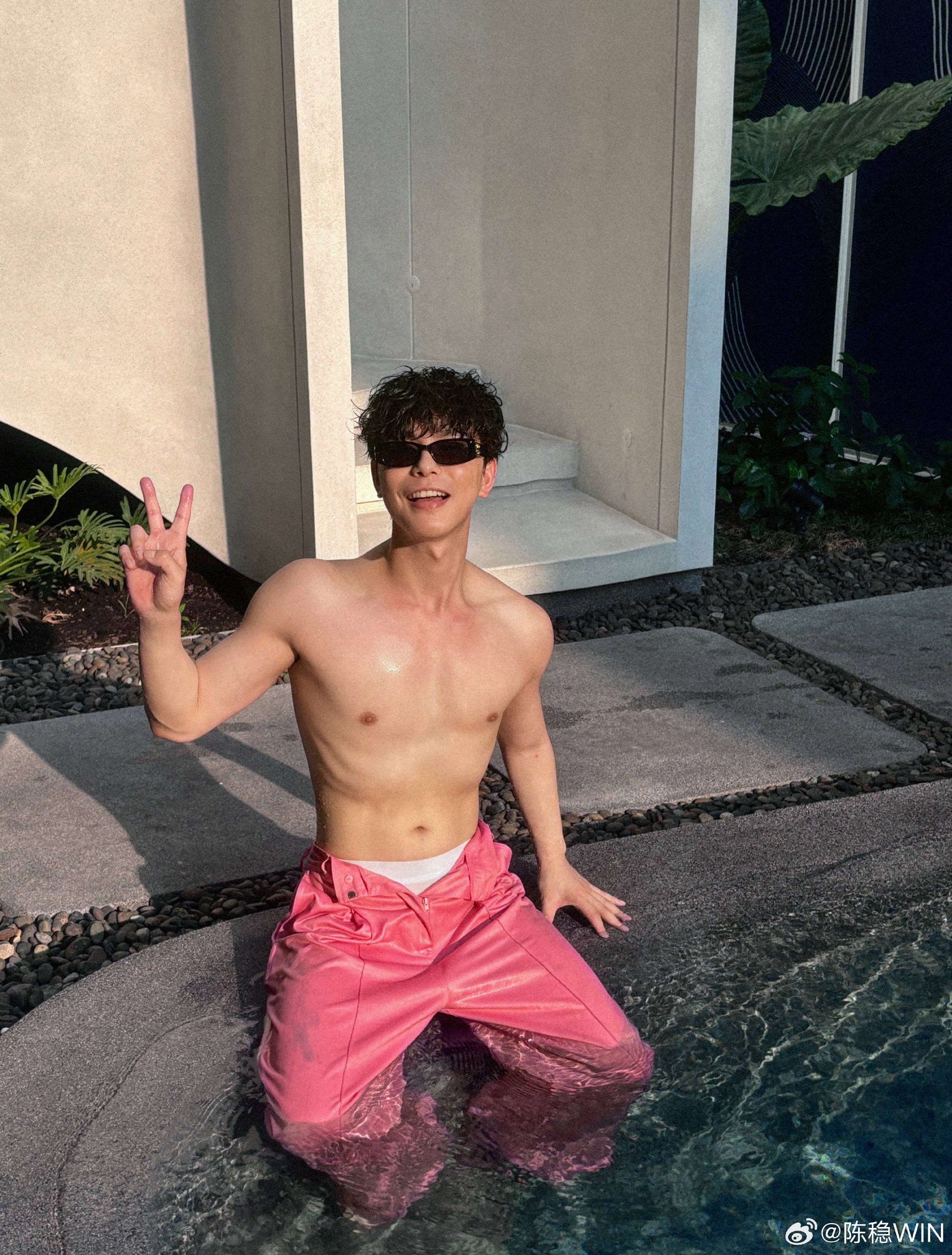 bc050416gy1hoql62kt3aj22ed35su11