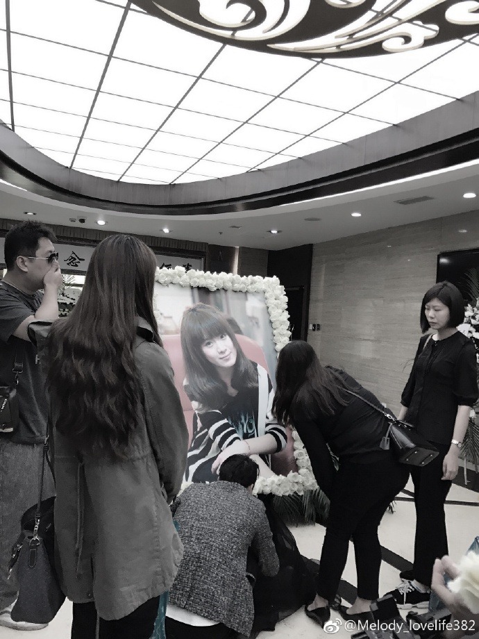 4bd7d77agy1fj1sok98x5j21f01w0b2a