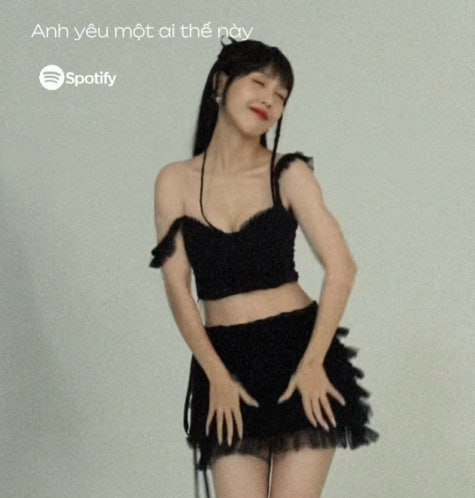 Thoát vai "đứa trẻ chậm lớn", Hậu Hoàng diện đồ hở, cùng loạt biểu cảm "khó đỡ" trong diện mạo mới - Ảnh 6. Thoát vai "đứa trẻ chậm lớn", Hậu Hoàng diện đồ hở, cùng loạt biểu cảm "khó đỡ" trong diện mạo mới - Ảnh 6.