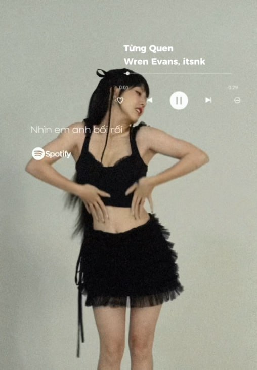 Thoát vai "đứa trẻ chậm lớn", Hậu Hoàng diện đồ hở, cùng loạt biểu cảm "khó đỡ" trong diện mạo mới - Ảnh 5. Thoát vai "đứa trẻ chậm lớn", Hậu Hoàng diện đồ hở, cùng loạt biểu cảm "khó đỡ" trong diện mạo mới - Ảnh 5.