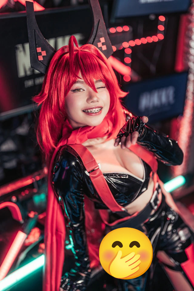 "Full" màn cosplay bóng hồng Red Hood của nữ streamer nổi tiếng, chuẩn HD đến từng chi tiết! - Ảnh 2. "Full" màn cosplay bóng hồng Red Hood của nữ streamer nổi tiếng, chuẩn HD đến từng chi tiết! - Ảnh 2.