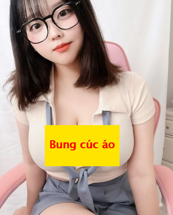 Từng vướng dram cố tình lộ "điểm nóng", nữ streamer lại gây tranh cãi với gu thời trang "bung cúc áo" - Ảnh 2. Từng vướng dram cố tình lộ "điểm nóng", nữ streamer lại gây tranh cãi với gu thời trang "bung cúc áo" - Ảnh 2.