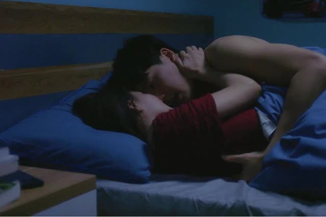 Soi "info" gái xinh nướng khoai vỉa hè, từng gây xôn xao với cảnh nhạy cảm trên phim giờ vàng - Ảnh 2.