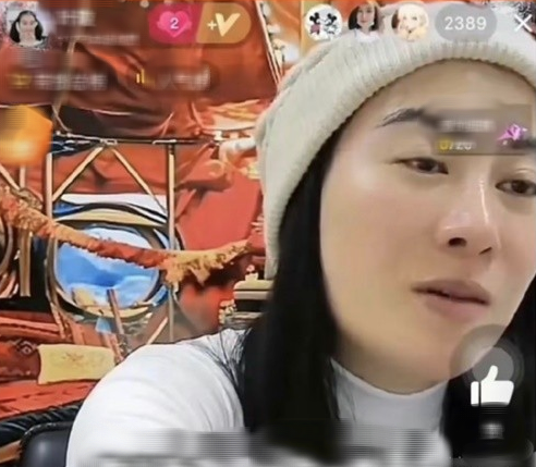 Nữ diễn viên nổi tiếng dấn thân thành streamer, có phát ngôn tuyên chiến với cộng đồng mạng và hành động không thể tha thứ trên livestream - Ảnh 2. Nữ diễn viên nổi tiếng dấn thân thành streamer, có phát ngôn tuyên chiến với cộng đồng mạng và hành động không thể tha thứ trên livestream - Ảnh 2.