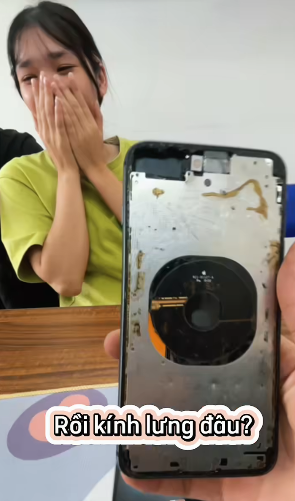 Chơi game bằng thiết bị lạ, nữ game thủ Liên Quân khiến người xem thốt lên: "Ảo thật đấy" - Ảnh 3. Chơi game bằng thiết bị lạ, nữ game thủ Liên Quân khiến người xem thốt lên: "Ảo thật đấy" - Ảnh 3.