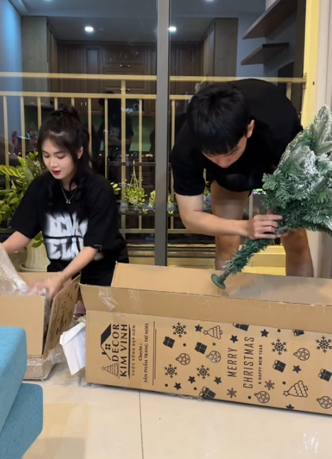 Tuyển thủ Liên Quân xuất hiện tại nhà riêng của Quỳnh Alee, Gấm Kami phơi bày sự thật phũ phàng - Ảnh 4. Tuyển thủ Liên Quân xuất hiện tại nhà riêng của Quỳnh Alee, Gấm Kami phơi bày sự thật phũ phàng - Ảnh 4.