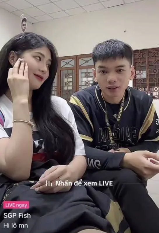 Tuyển thủ Liên Quân xuất hiện tại nhà riêng của Quỳnh Alee, Gấm Kami phơi bày sự thật phũ phàng - Ảnh 1. Tuyển thủ Liên Quân xuất hiện tại nhà riêng của Quỳnh Alee, Gấm Kami phơi bày sự thật phũ phàng - Ảnh 1.