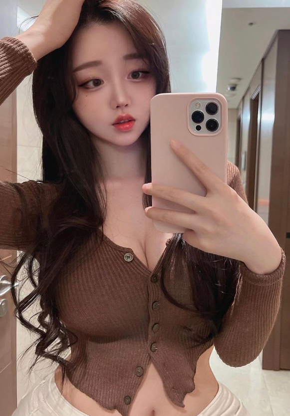 Quá quyến rũ, hot girl khiến cựu sao MU đích thân dùng tài khoản có tích xanh để làm một việc&nbsp; - Ảnh 2.