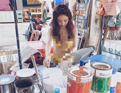 Bất chấp tai tiếng, hot girl lại diện đồ xuyên thấu nhảy múa trên sóng live - Ảnh 2. Bất chấp tai tiếng, hot girl lại diện đồ xuyên thấu nhảy múa trên sóng live - Ảnh 2.