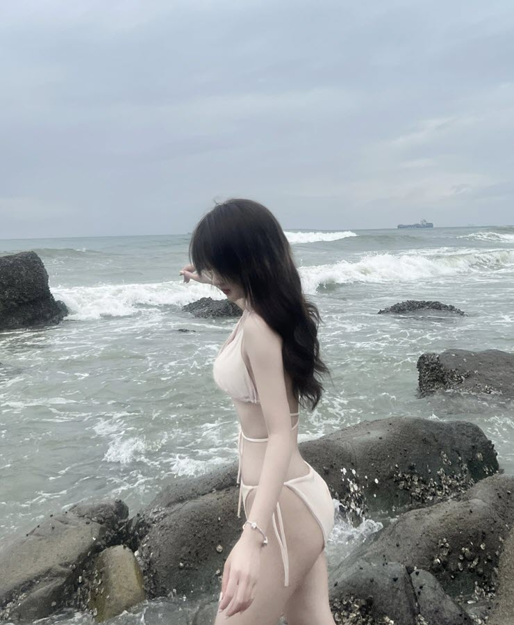 photo-1713325104431