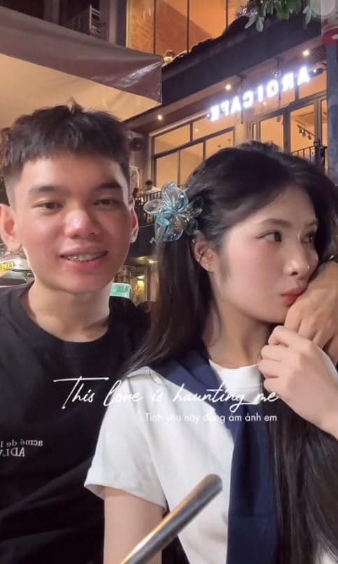 Quỳnh Alee livestream tình tứ với bạn trai - Ảnh 1. Quỳnh Alee livestream tình tứ với bạn trai - Ảnh 1.