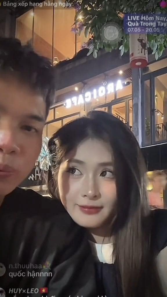 Quỳnh Alee livestream tình tứ với bạn trai - Ảnh 6.