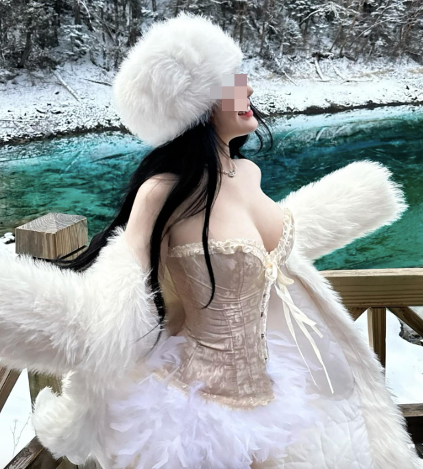 Chụp ảnh "thiếu vải" giữa thời tiết -3 độ, hot girl phản pháo cực gắt khi bị "hỏi khó"- Ảnh 3. Chụp ảnh "thiếu vải" giữa thời tiết -3 độ, hot girl phản pháo cực gắt khi bị "hỏi khó"- Ảnh 3.