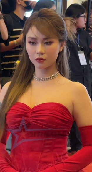 MisThy xinh đẹp trên thảm đỏ, nhan sắc "đốn tim" fan bất chấp cam thường- Ảnh 5. MisThy xinh đẹp trên thảm đỏ, nhan sắc "đốn tim" fan bất chấp cam thường- Ảnh 5.