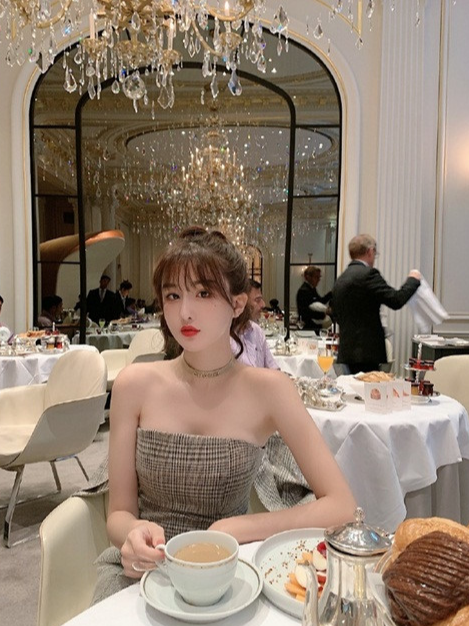 Vừa hớ hênh trên sóng, nữ streamer còn thách thức dân tình - Ảnh 2.