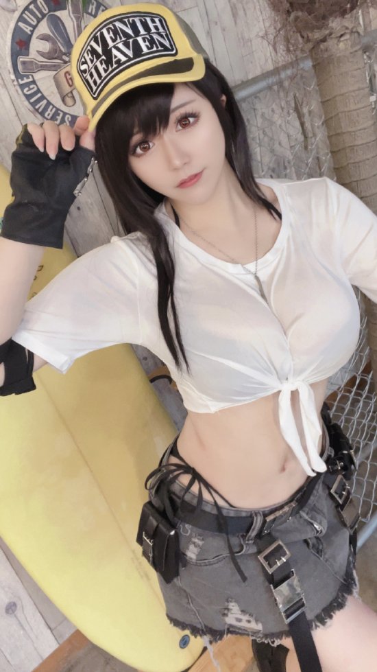 Bất ngờ với phiên bản Tifa đời thực, gợi cảm hơn cả bước ra từ trong game, fan chấm điểm 10/10- Ảnh 3. Bất ngờ với phiên bản Tifa đời thực, gợi cảm hơn cả bước ra từ trong game, fan chấm điểm 10/10- Ảnh 3.