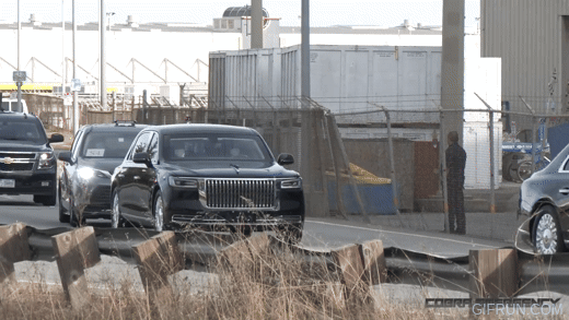 Limousine Hongqi bí ẩn hộ tống Chủ tịch Trung Quốc Tập Cận Bình thăm Mỹ - Ảnh 1. Limousine Hongqi bí ẩn hộ tống Chủ tịch Trung Quốc Tập Cận Bình thăm Mỹ - Ảnh 1.