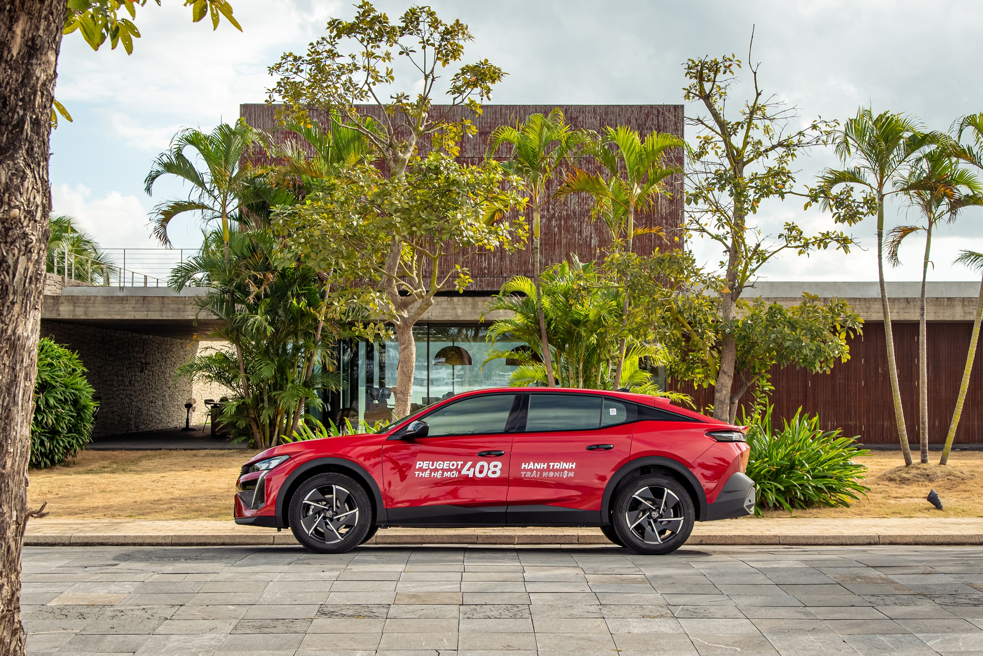 3 ngày trải nghiệm Peugeot 408: Lái hay, hợp gu người thích khác biệt - Ảnh 4. 3 ngày trải nghiệm Peugeot 408: Lái hay, hợp gu người thích khác biệt - Ảnh 4.