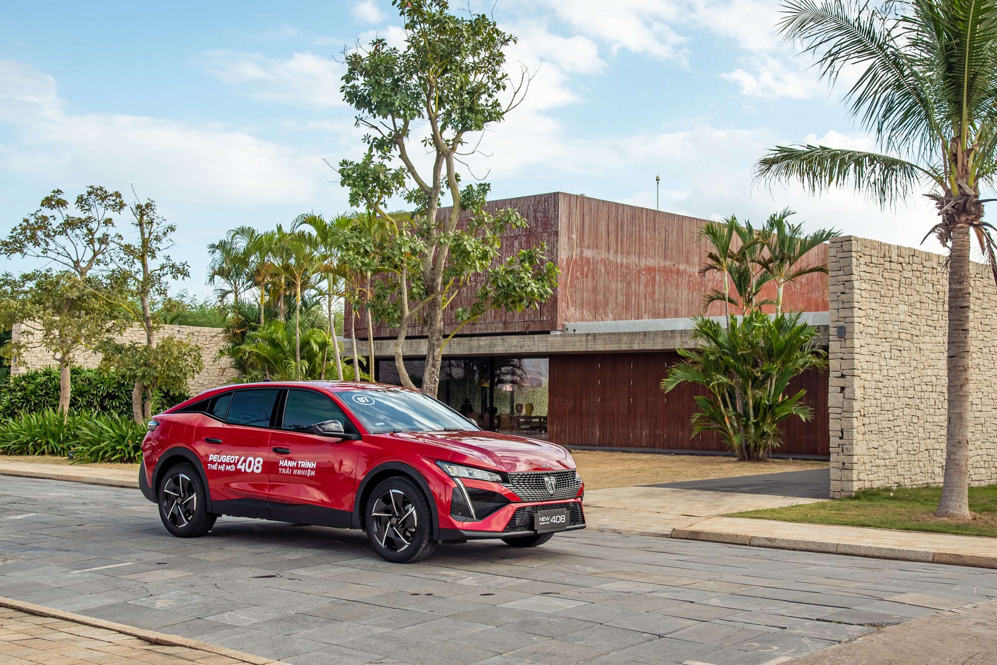 3 ngày trải nghiệm Peugeot 408: Lái hay, hợp gu người thích khác biệt - Ảnh 2. 3 ngày trải nghiệm Peugeot 408: Lái hay, hợp gu người thích khác biệt - Ảnh 2.