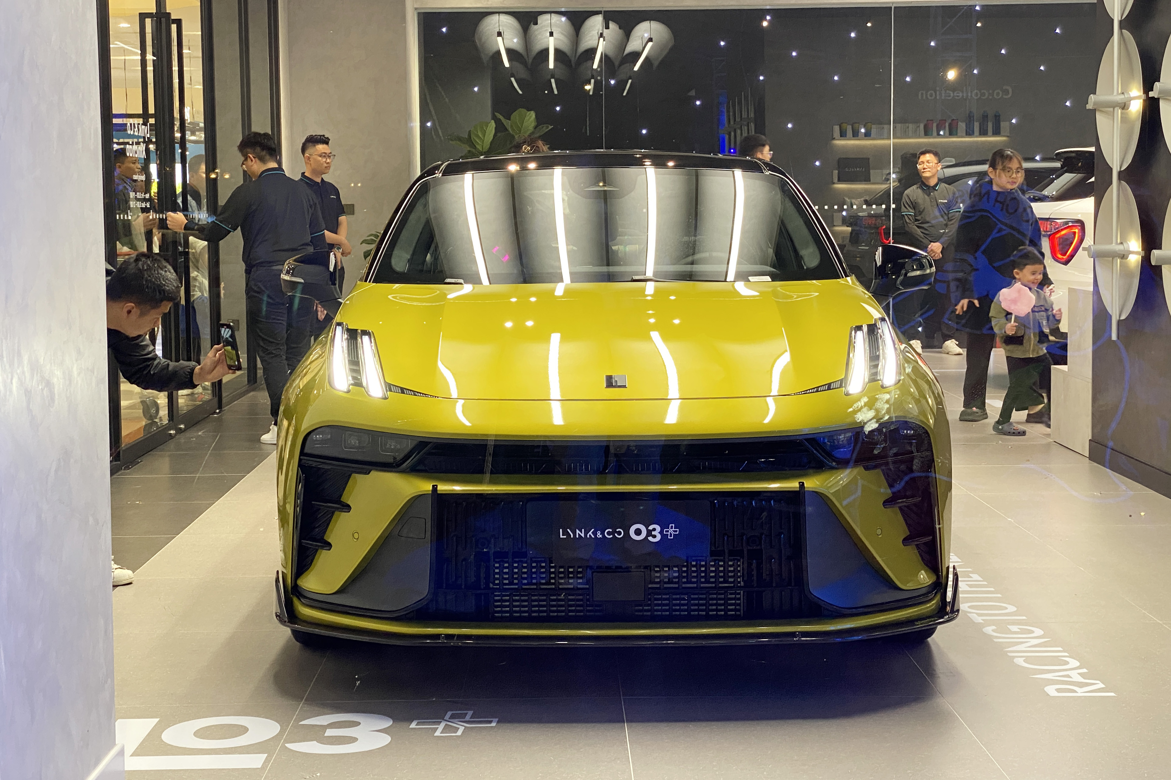Ảnh thực tế Lynk & Co 03 - Ảnh 1. Ảnh thực tế Lynk & Co 03 - Ảnh 1.