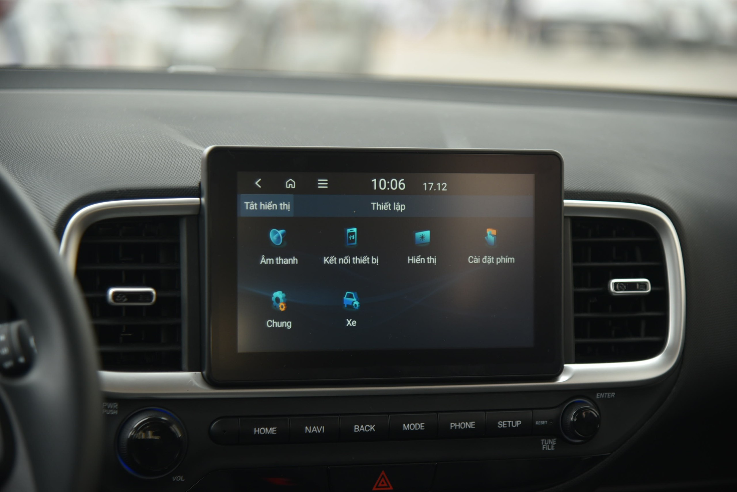 Ngồi thử Hyundai Venue phiên bản tiêu chuẩn: Rẻ hơn 40 triệu đồng, trang bị không khác biệt nhiều - Ảnh 11. Ngồi thử Hyundai Venue phiên bản tiêu chuẩn: Rẻ hơn 40 triệu đồng, trang bị không khác biệt nhiều - Ảnh 11.