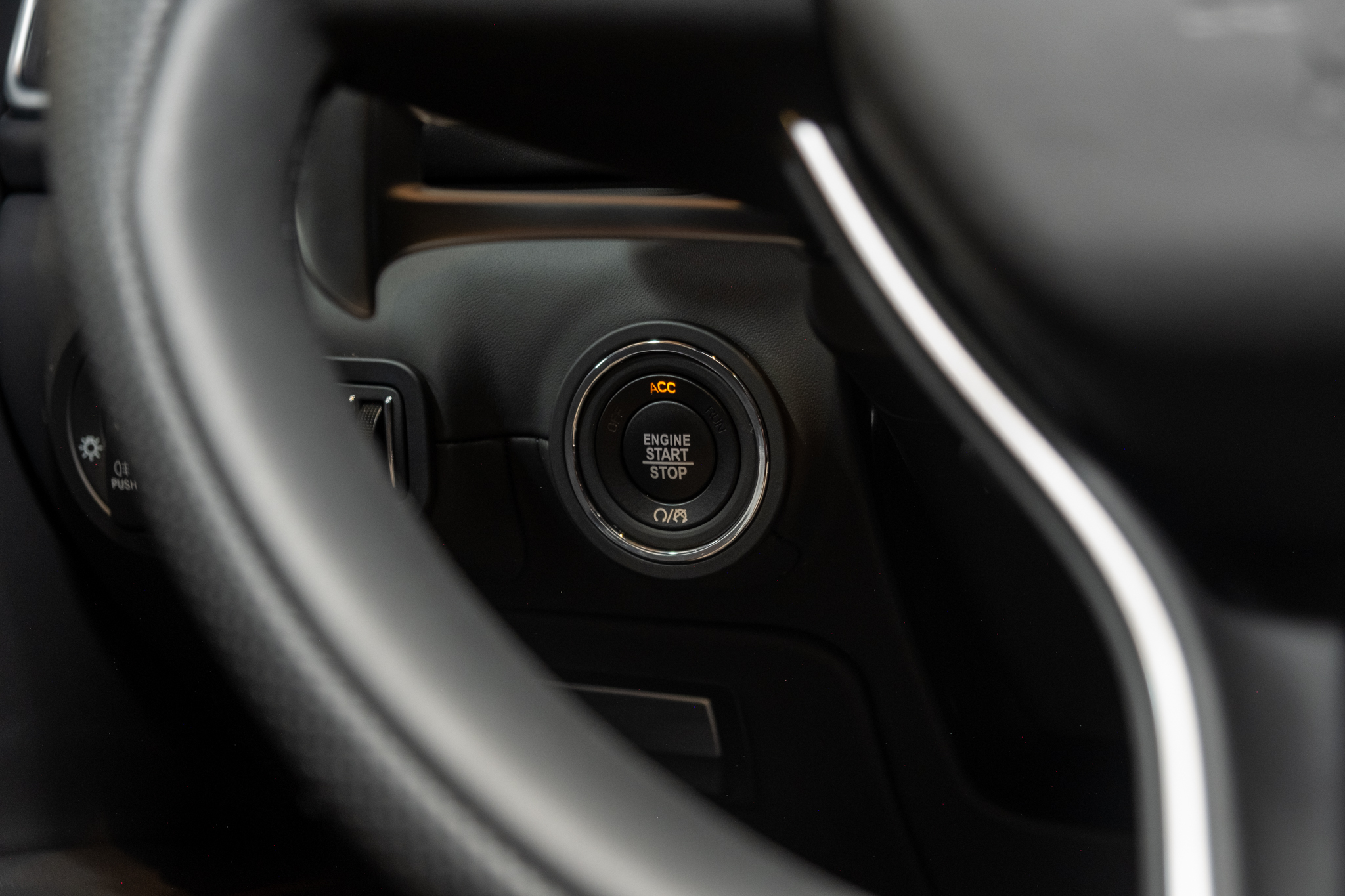 Maserati Ghibli F Tributo độc nhất Việt Nam giá hơn 9 tỷ đồng: Màu sơn độc quyền, máy V6 mạnh 430 mã lực - Ảnh 10. Maserati Ghibli F Tributo độc nhất Việt Nam giá hơn 9 tỷ đồng: Màu sơn độc quyền, máy V6 mạnh 430 mã lực - Ảnh 10.