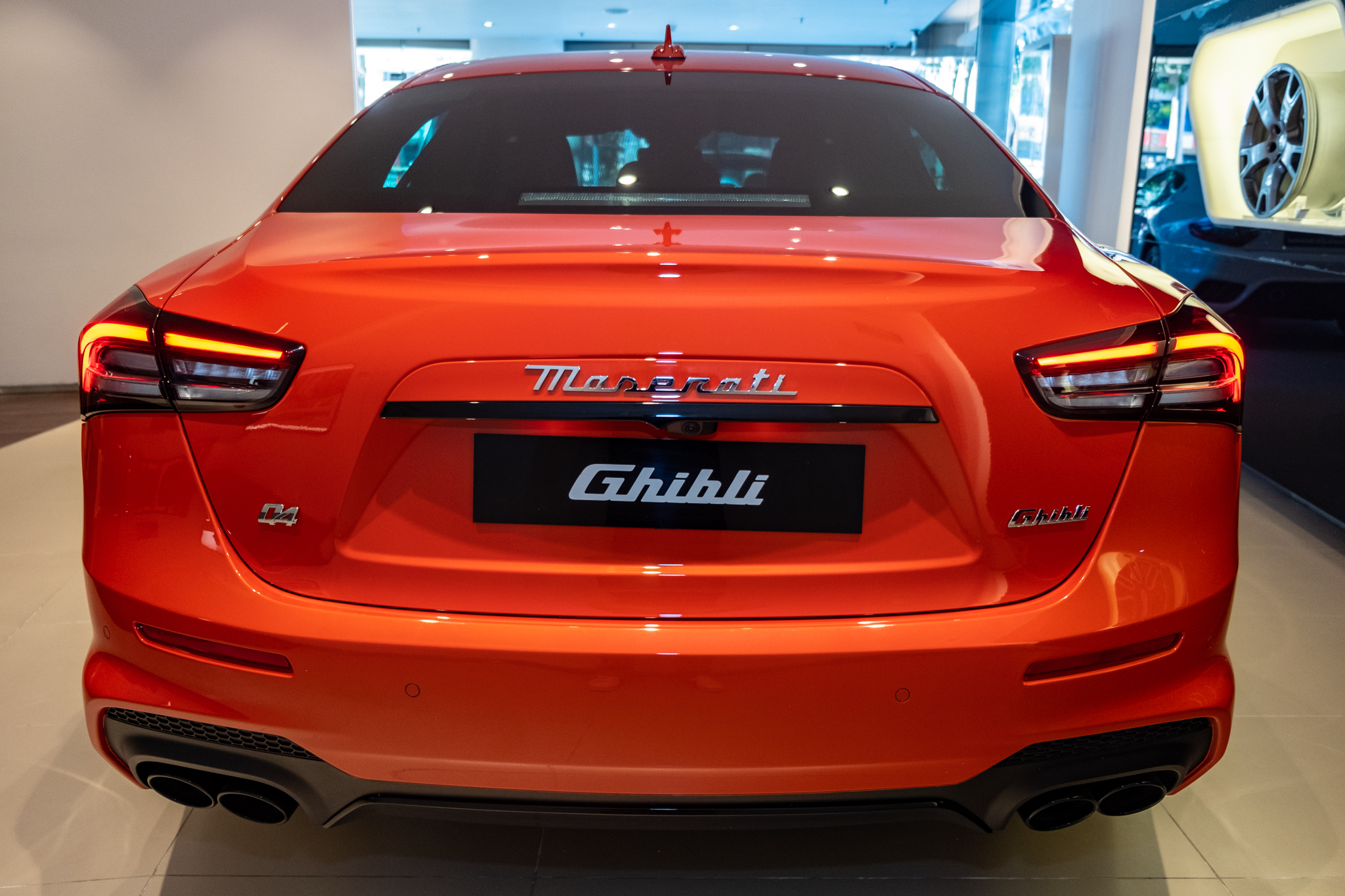 Maserati Ghibli F Tributo độc nhất Việt Nam giá hơn 9 tỷ đồng: Màu sơn độc quyền, máy V6 mạnh 430 mã lực - Ảnh 5. Maserati Ghibli F Tributo độc nhất Việt Nam giá hơn 9 tỷ đồng: Màu sơn độc quyền, máy V6 mạnh 430 mã lực - Ảnh 5.